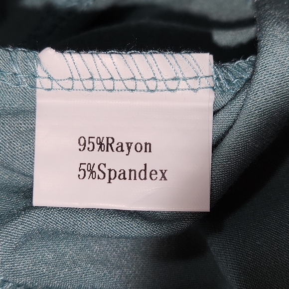 Cute light weight dress - Picture 4 of 4